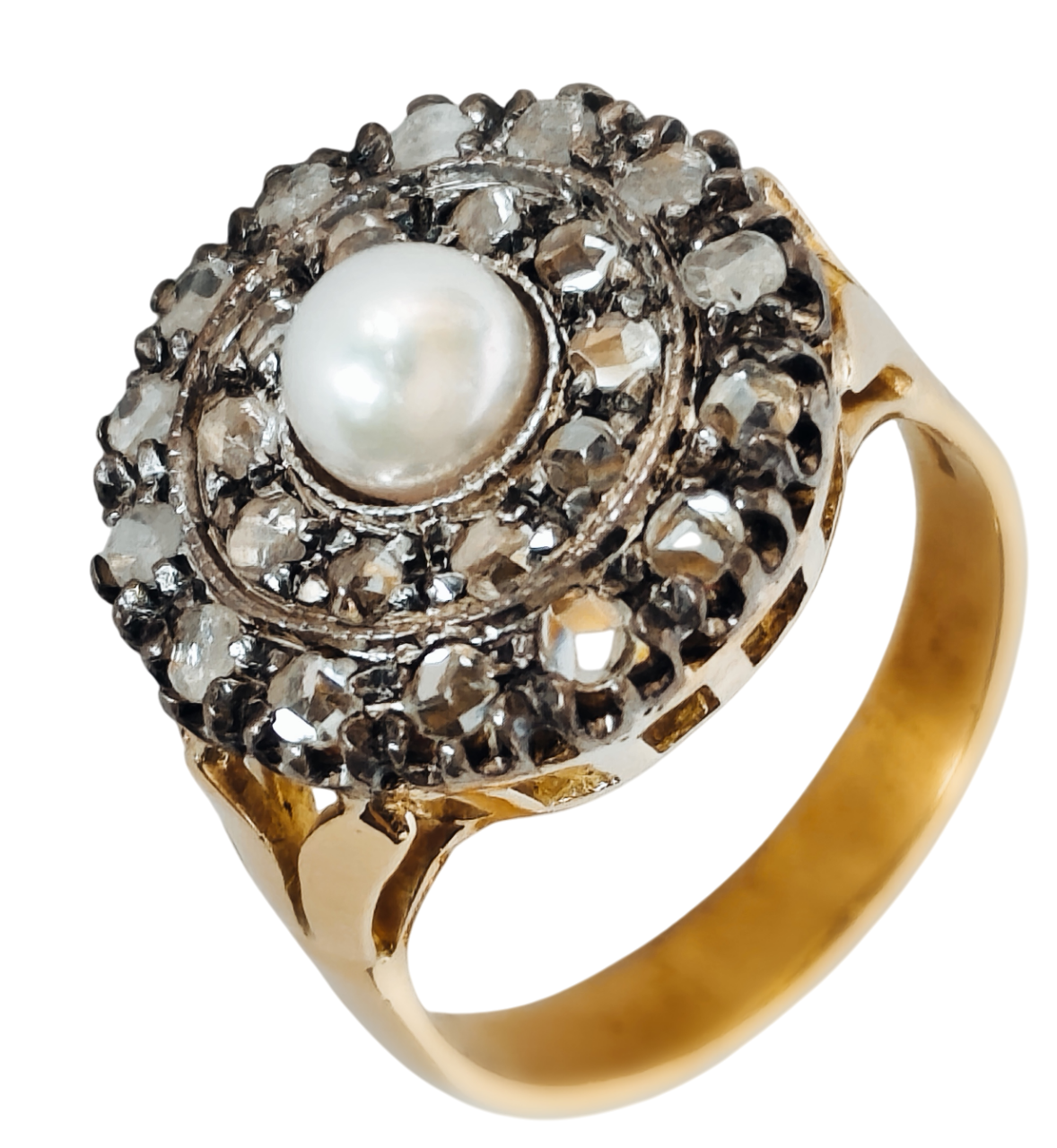 Anello Antico Toppa Veneziana in Oro 18kt con Diamanti Rosetta e Perla Giapponese Anello Antico Toppa Veneziana in Oro 18kt con Diamanti Rosetta e Perla Giapponese