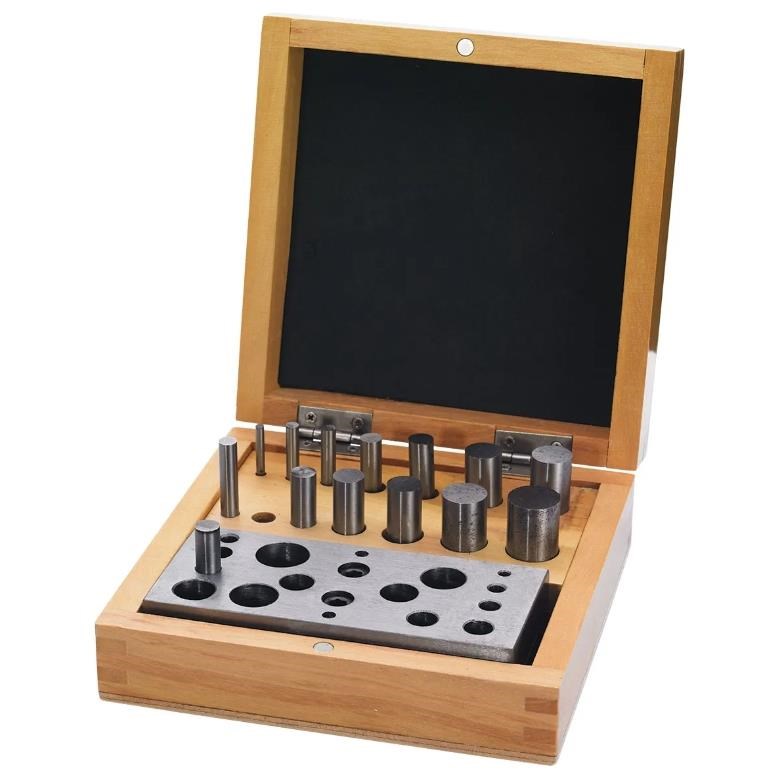 Set di taglierine per disco con 14 punzoni i Set di taglierine per disco con 14 punzoni i